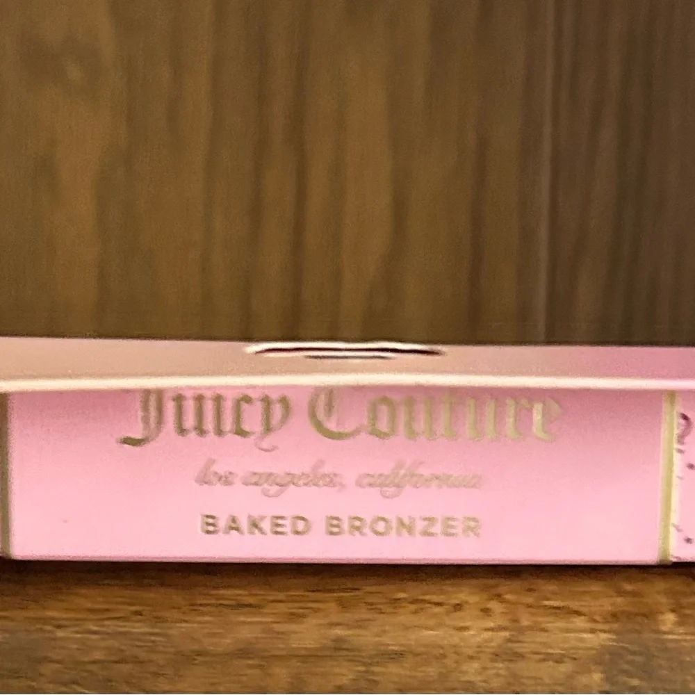 Juicy Couture baked bronzer in a warm bronze shade. NIB.